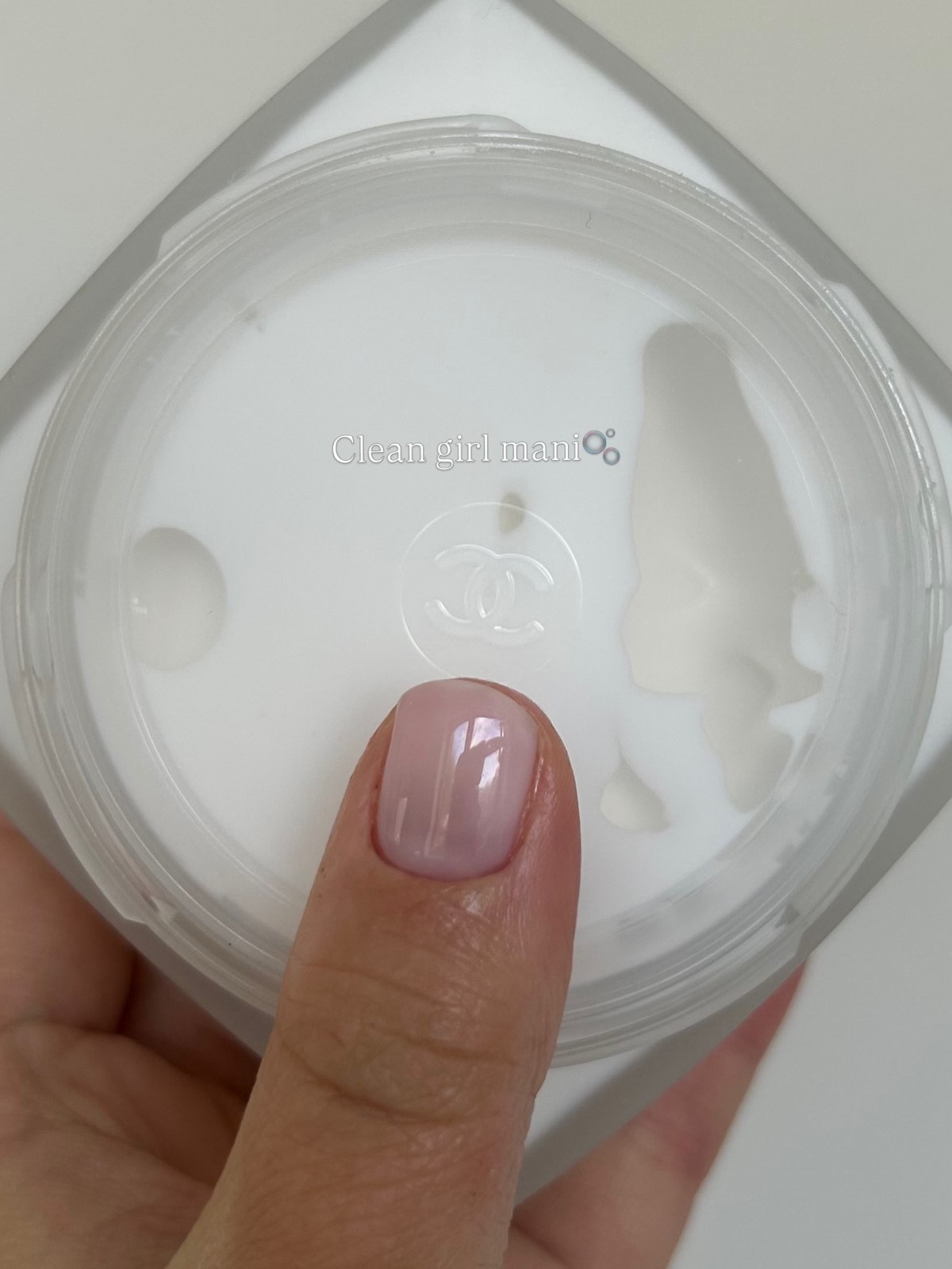 Колір, який вважають дорогим, але він дешевить руки