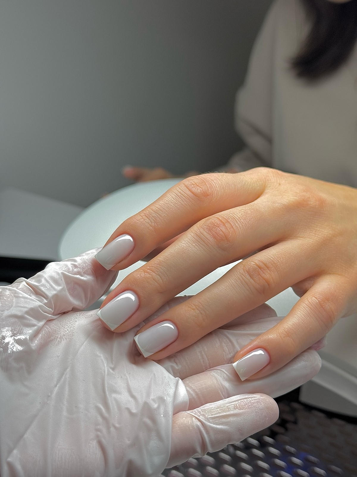 Колір, який вважають дорогим, але він дешевить руки