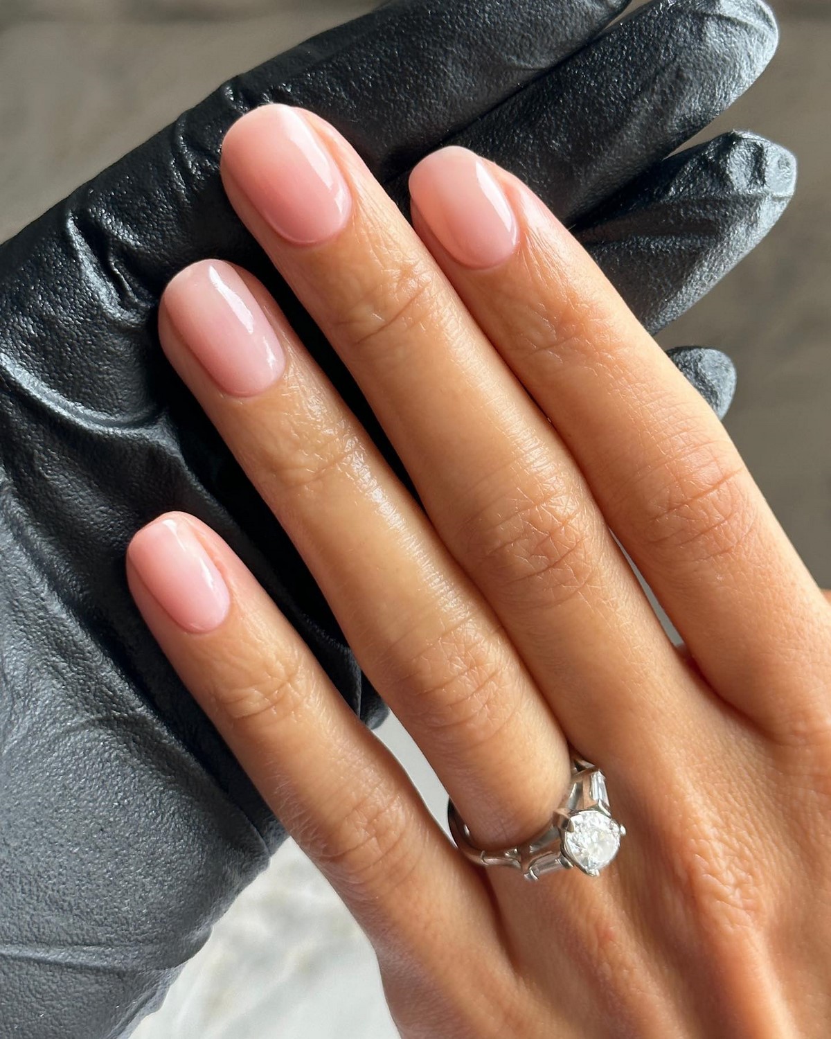 Колір, який вважають дорогим, але він дешевить руки