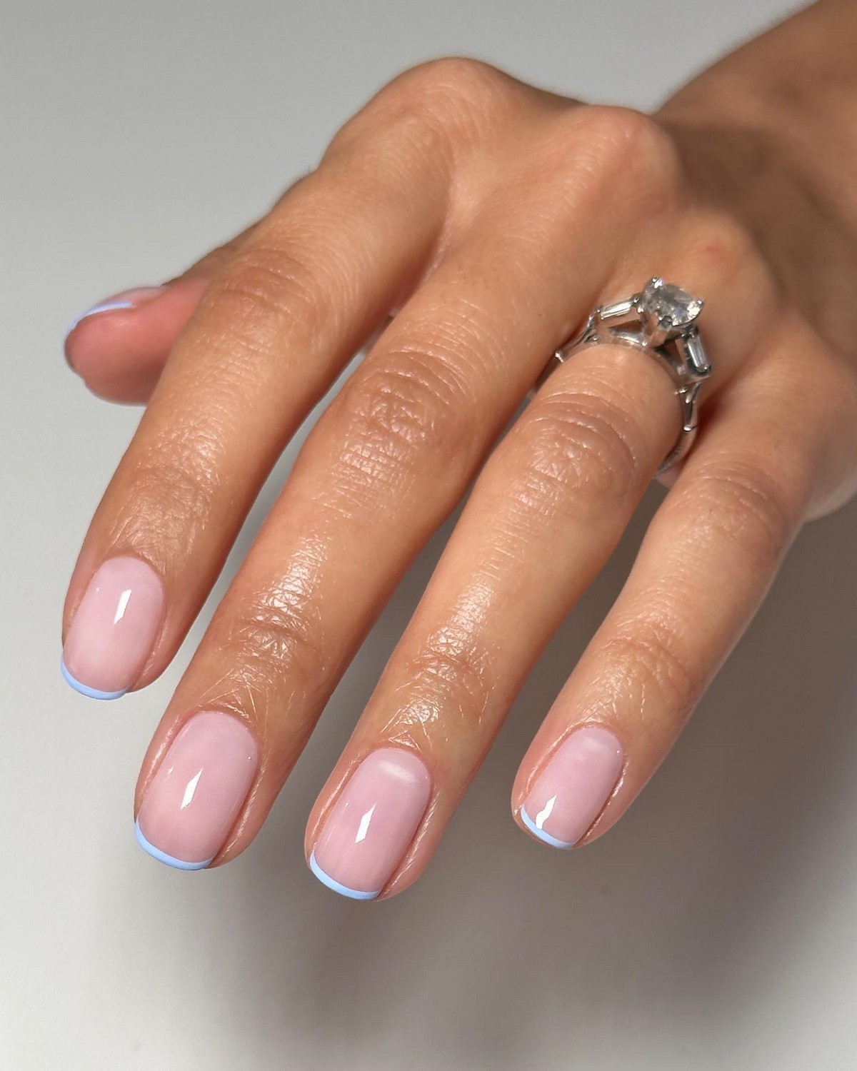 Френч на травень 2026 для коротких нігтів