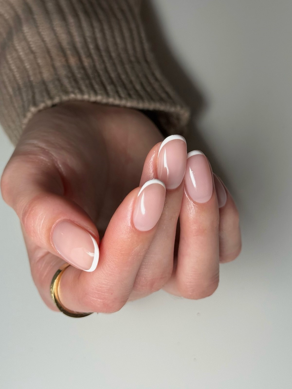 Френч на травень 2026 для коротких нігтів