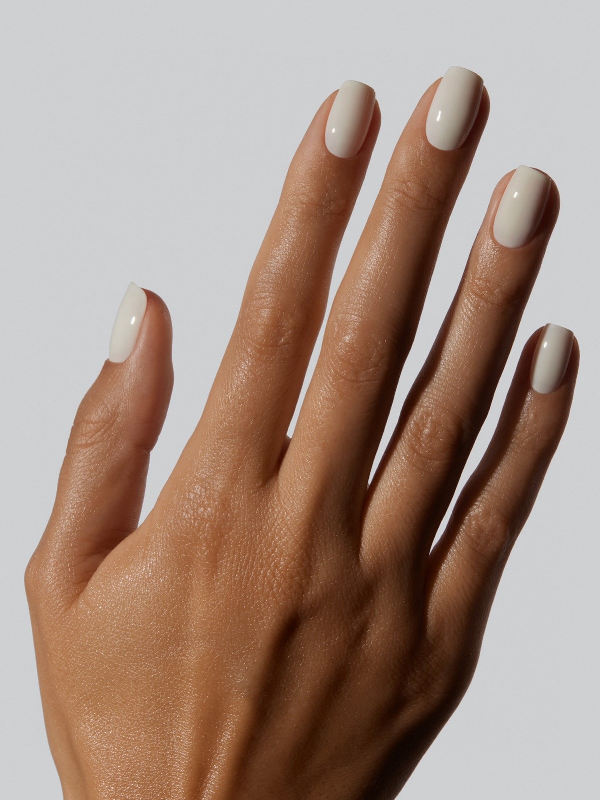 Ефект фільтра і розмитих нігтів у манікюрі на квітень 2026