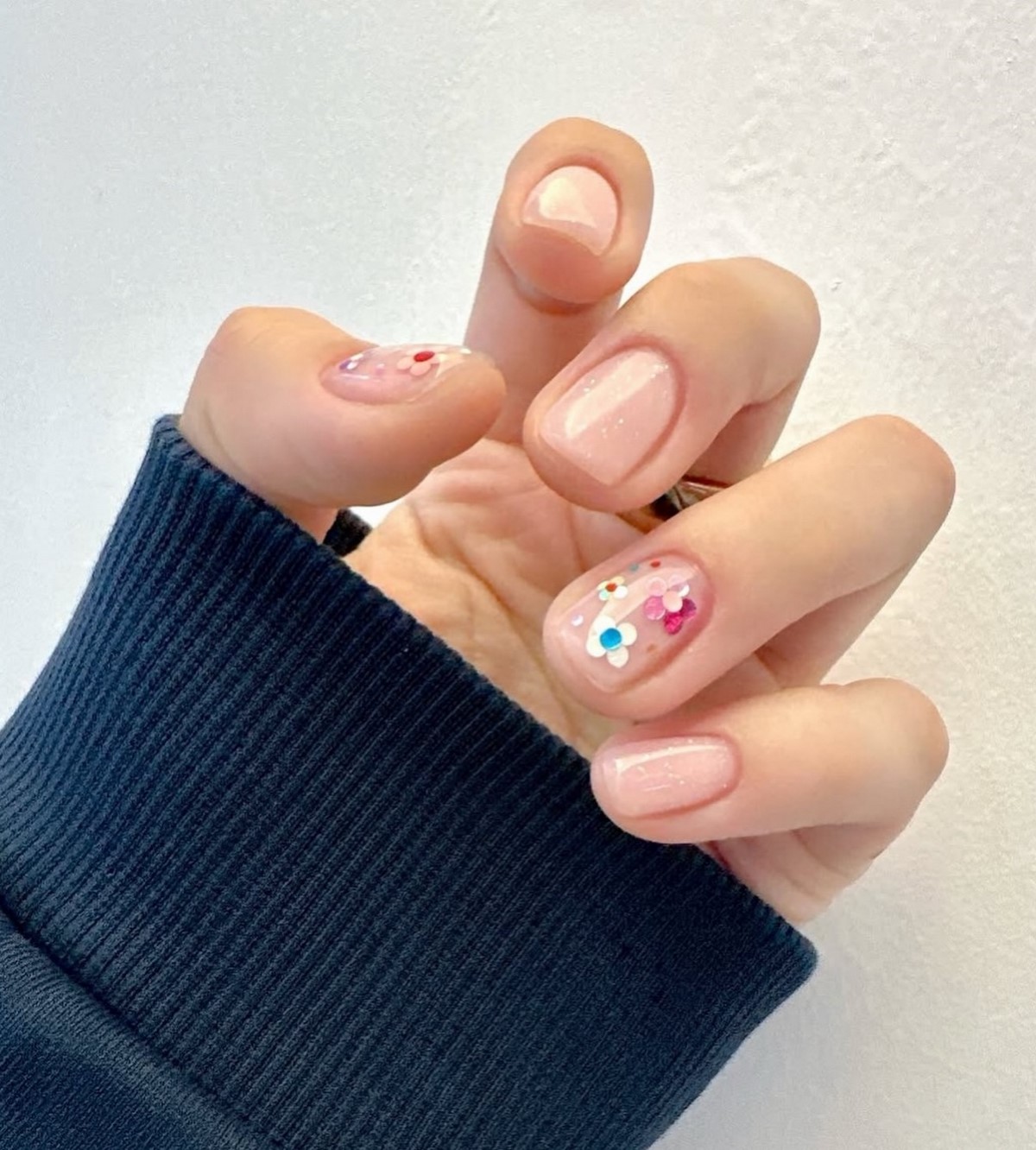 Манікюр на короткі нігті: прості варіанти на кожен день