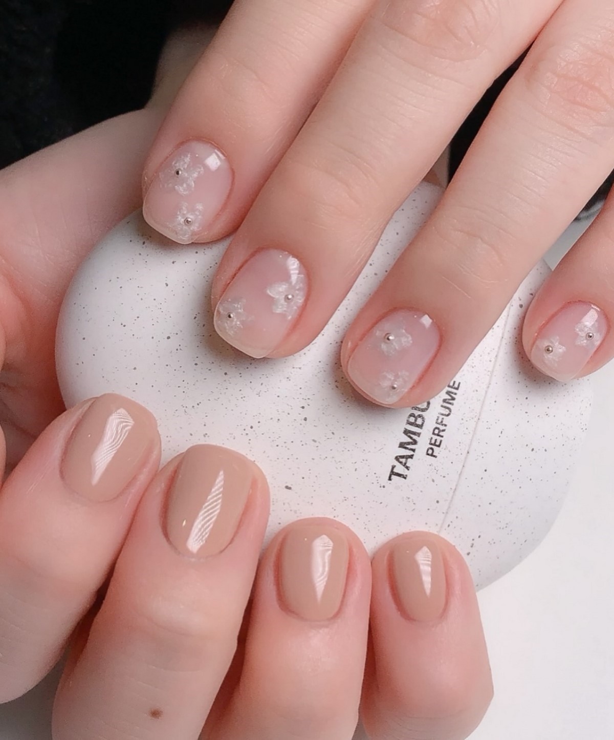 Манікюр на травень 2026 для коротких нігтів