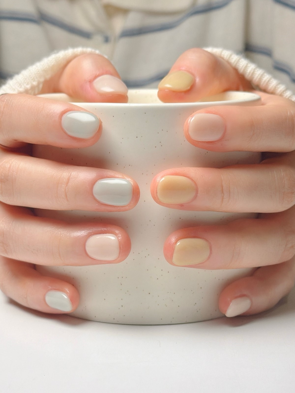 Манікюр на травень 2026 для коротких нігтів