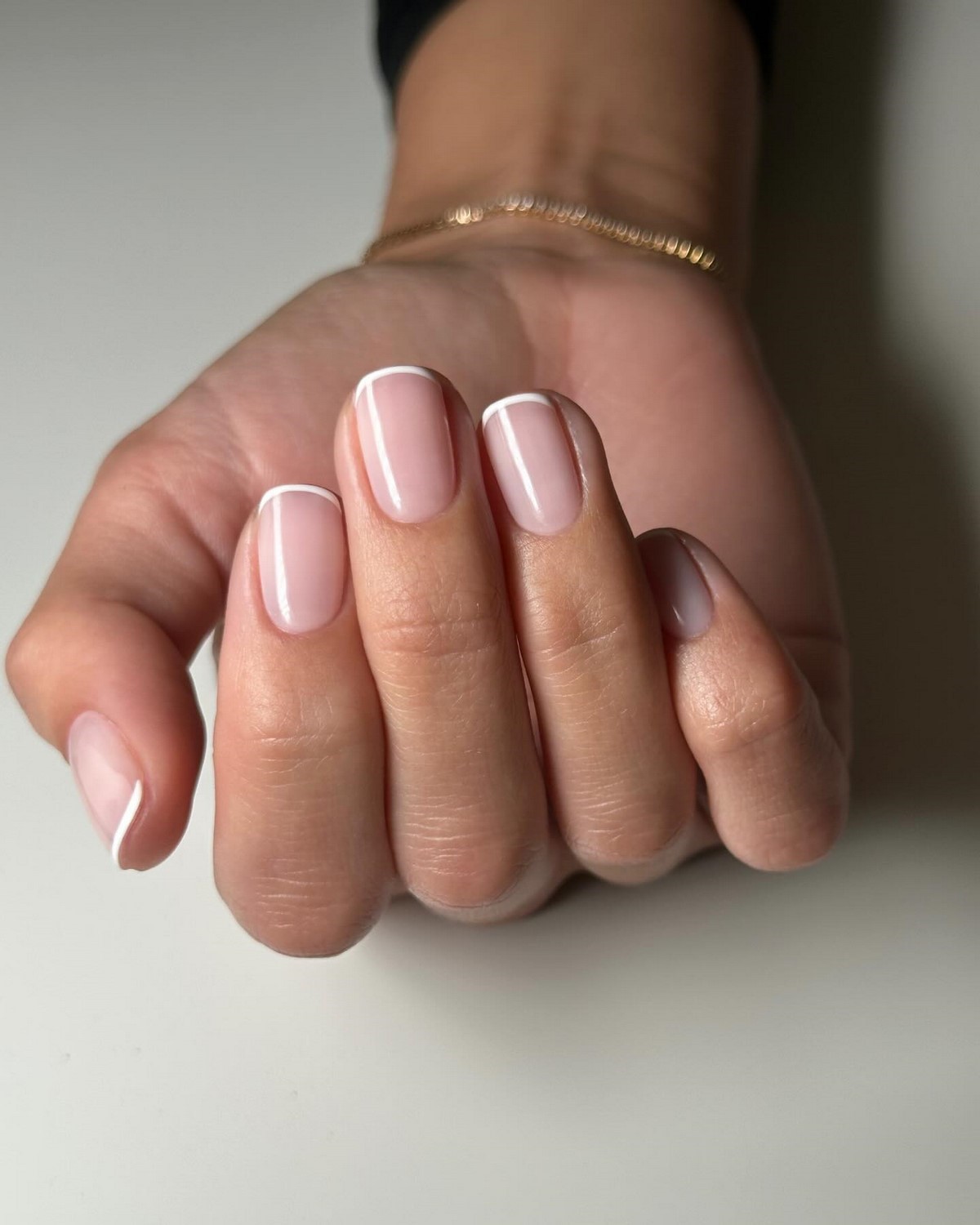 Манікюр на травень 2026 для коротких нігтів