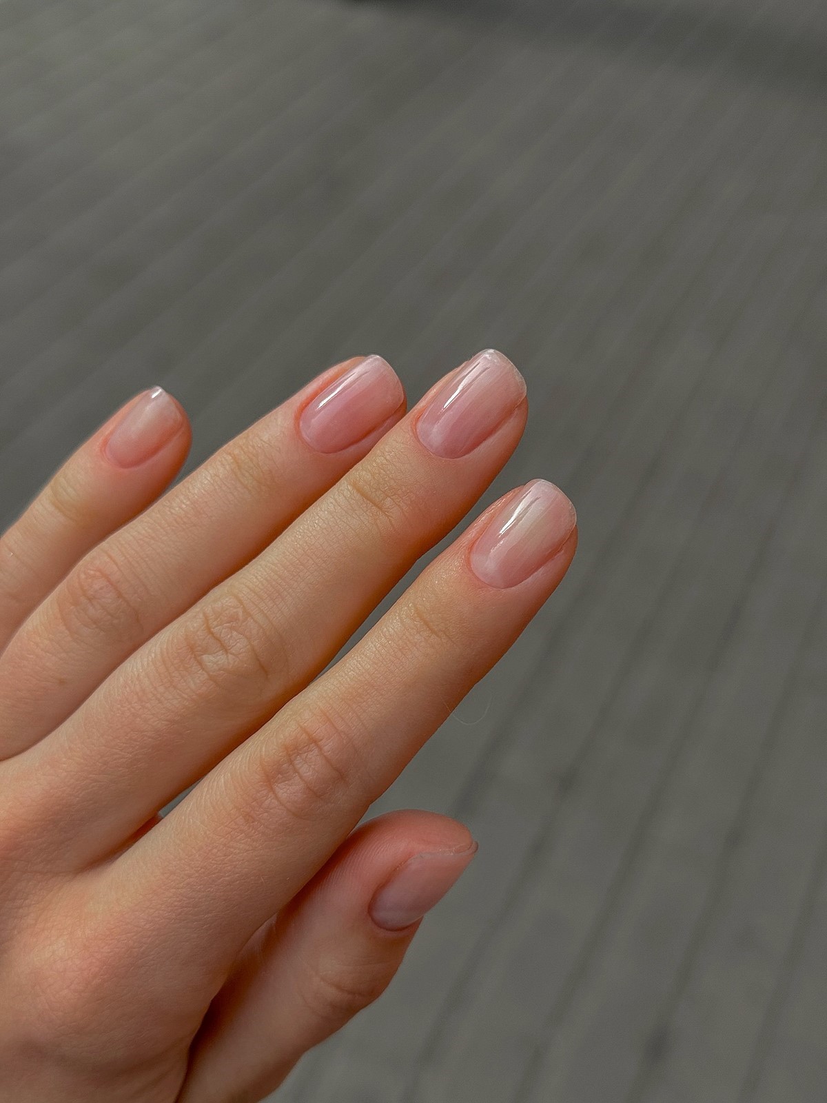 Манікюр на травень 2026 для коротких нігтів