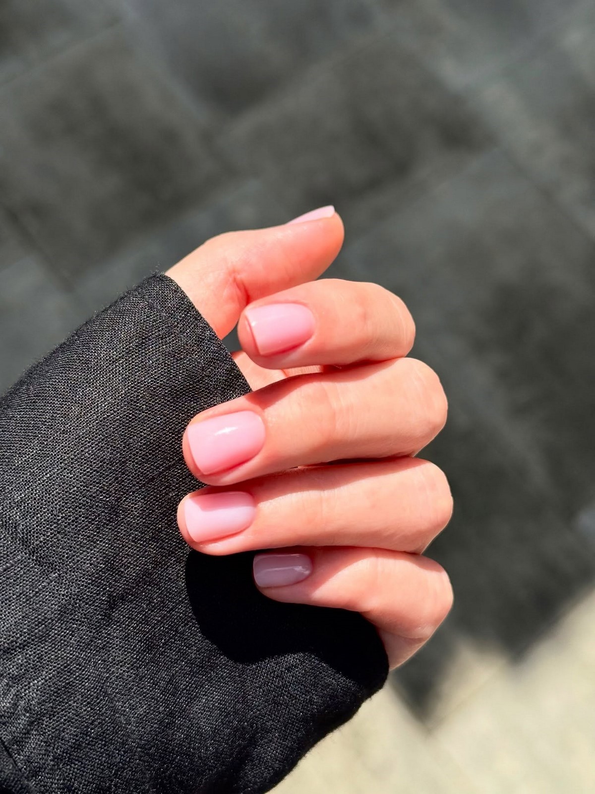 Манікюр на травень 2026 для коротких нігтів