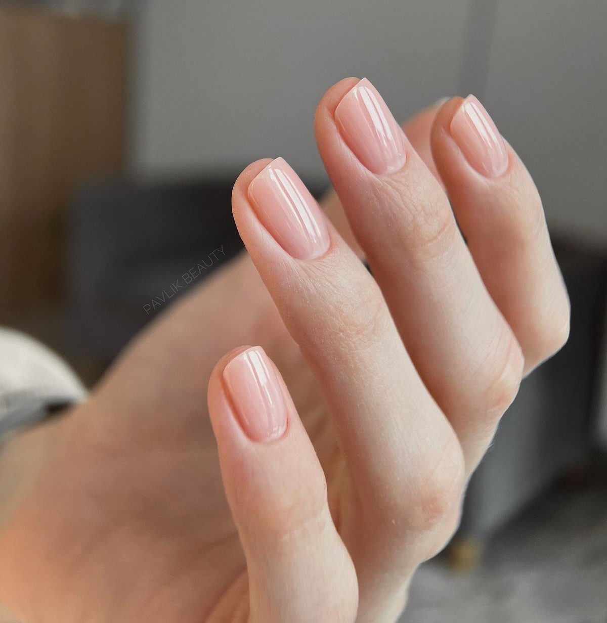 Колір, який вважають дорогим, але він дешевить руки