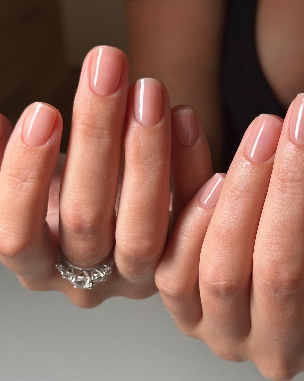 Колір, який вважають дорогим, але він дешевить руки