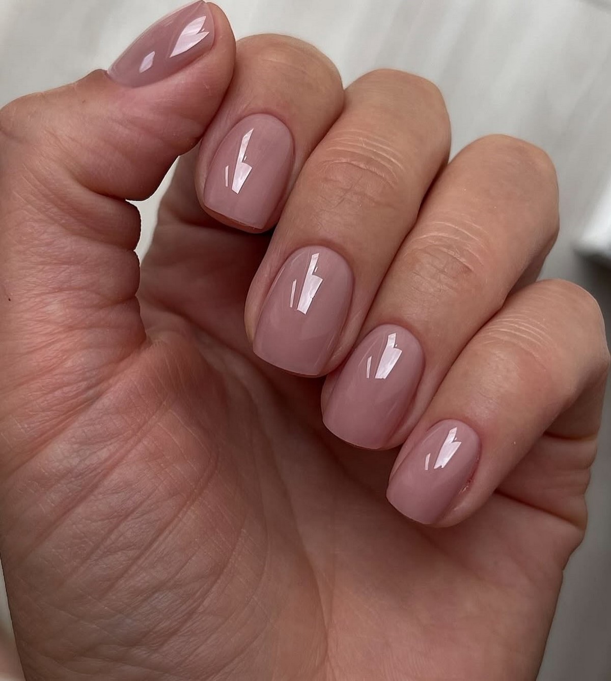 Колір, який вважають дорогим, але він дешевить руки