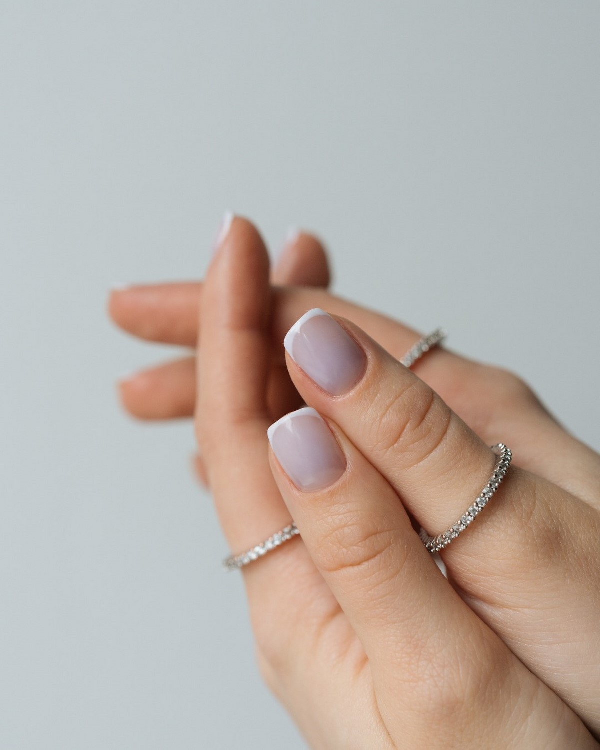 Колір, який вважають дорогим, але він дешевить руки