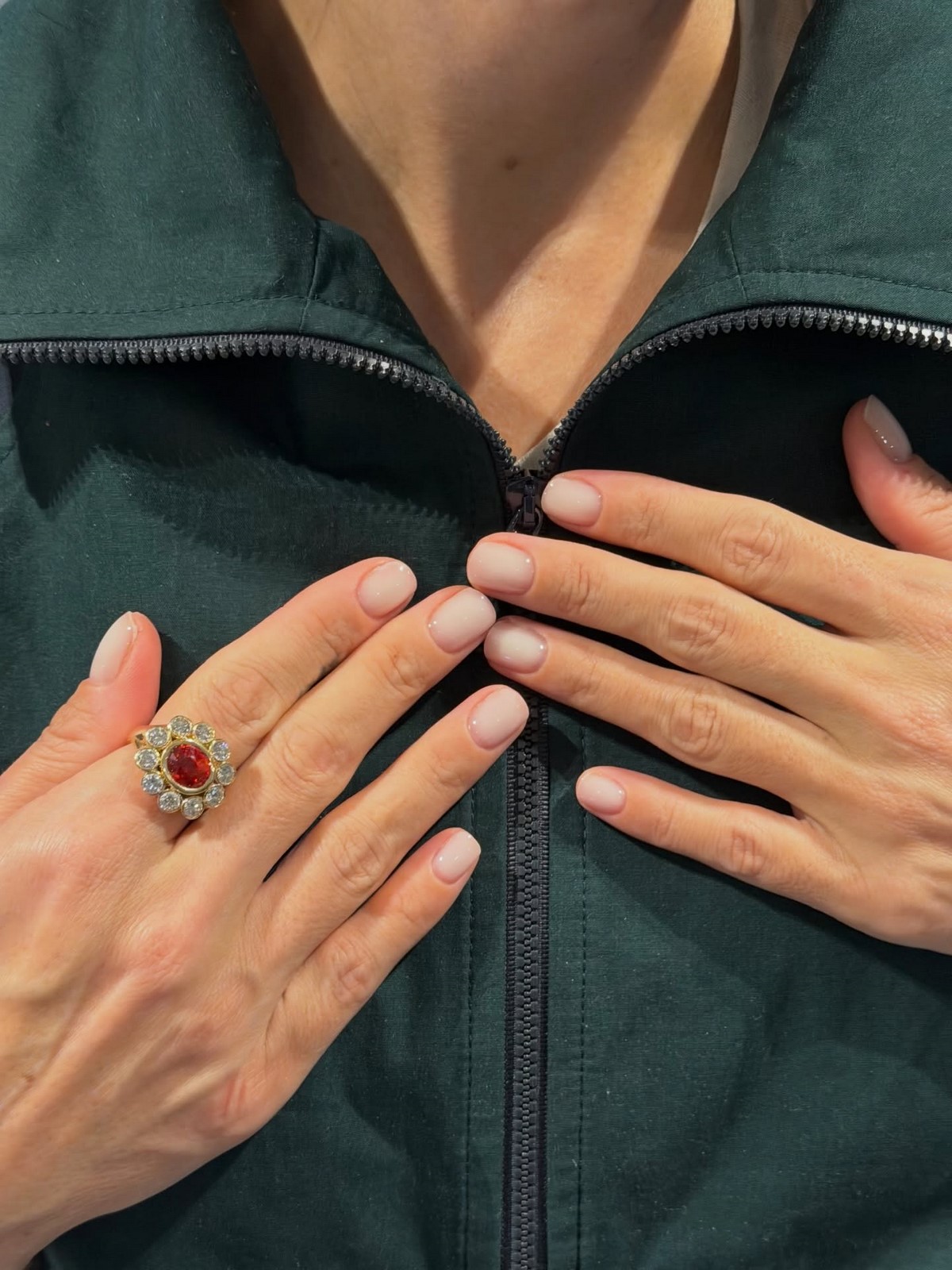 Колір, який вважають дорогим, але він дешевить руки