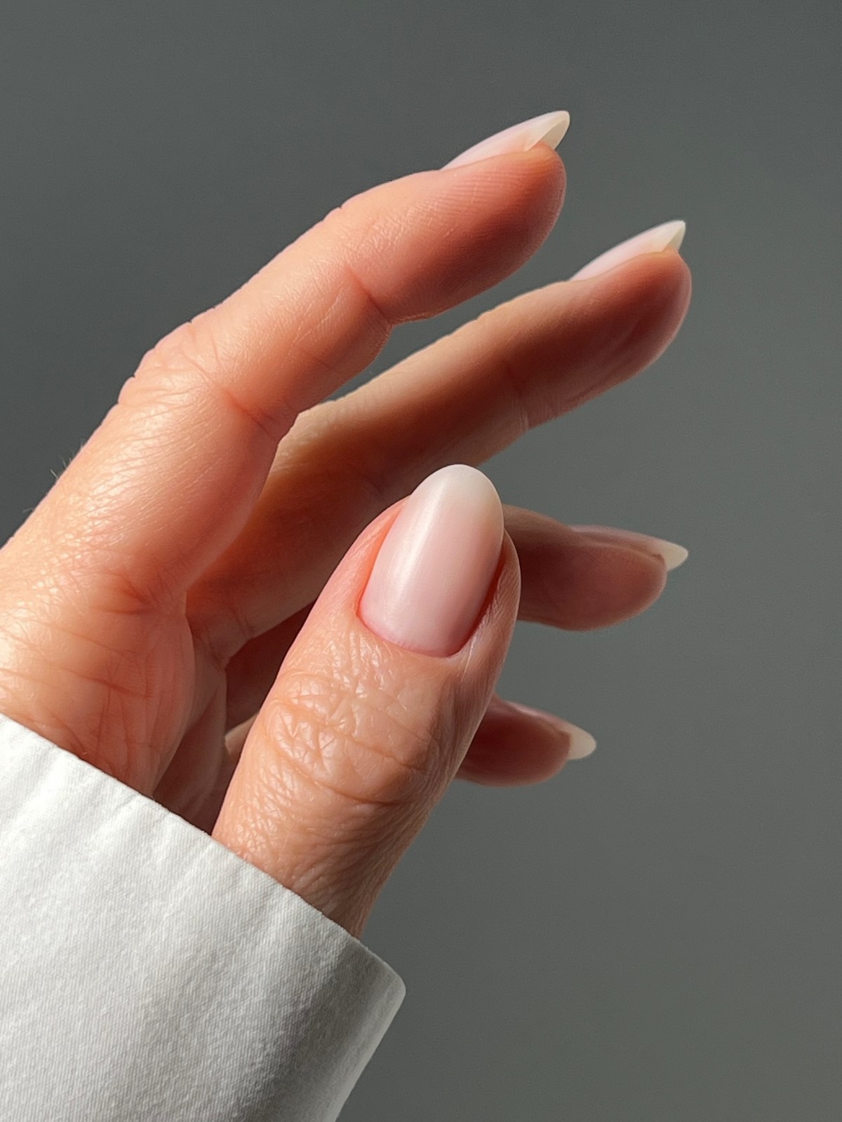 Колір, який вважають дорогим, але він дешевить руки